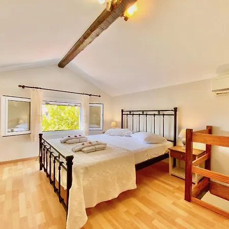 Asteraki House By Dadovillas Appartement